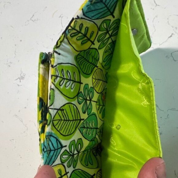 VERA Bradley Clasp Wallet - Green, Dark Green Floral Design - Picture 3 of 5